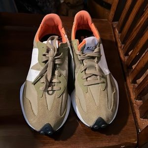 Unisex figs new balance size 6.5